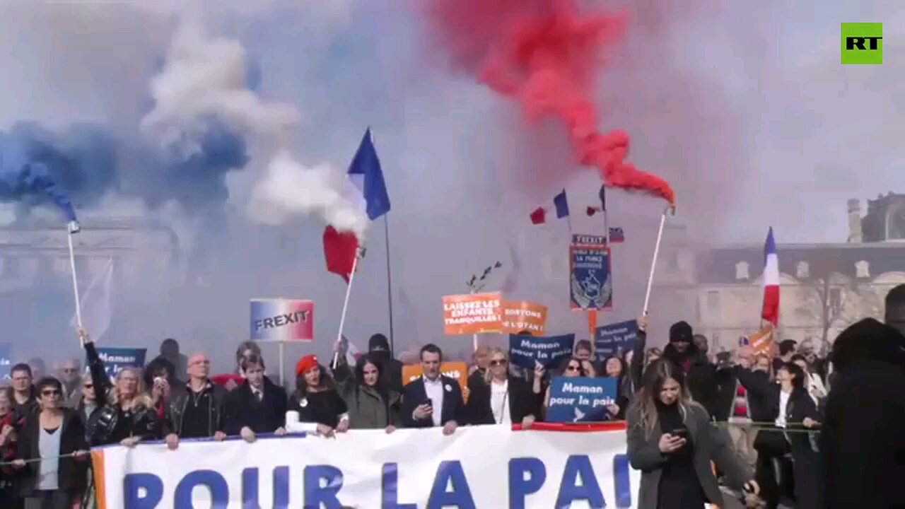 Macron, we don't want your war!' - Hundreds march against French involvement in Ukraine conflict