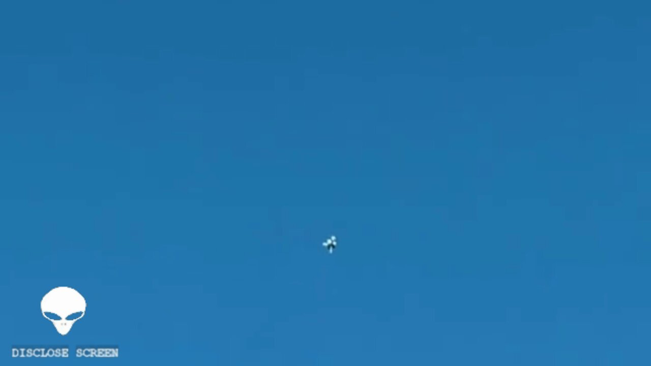 Strange UFO sighting filmed over Las Vegas.