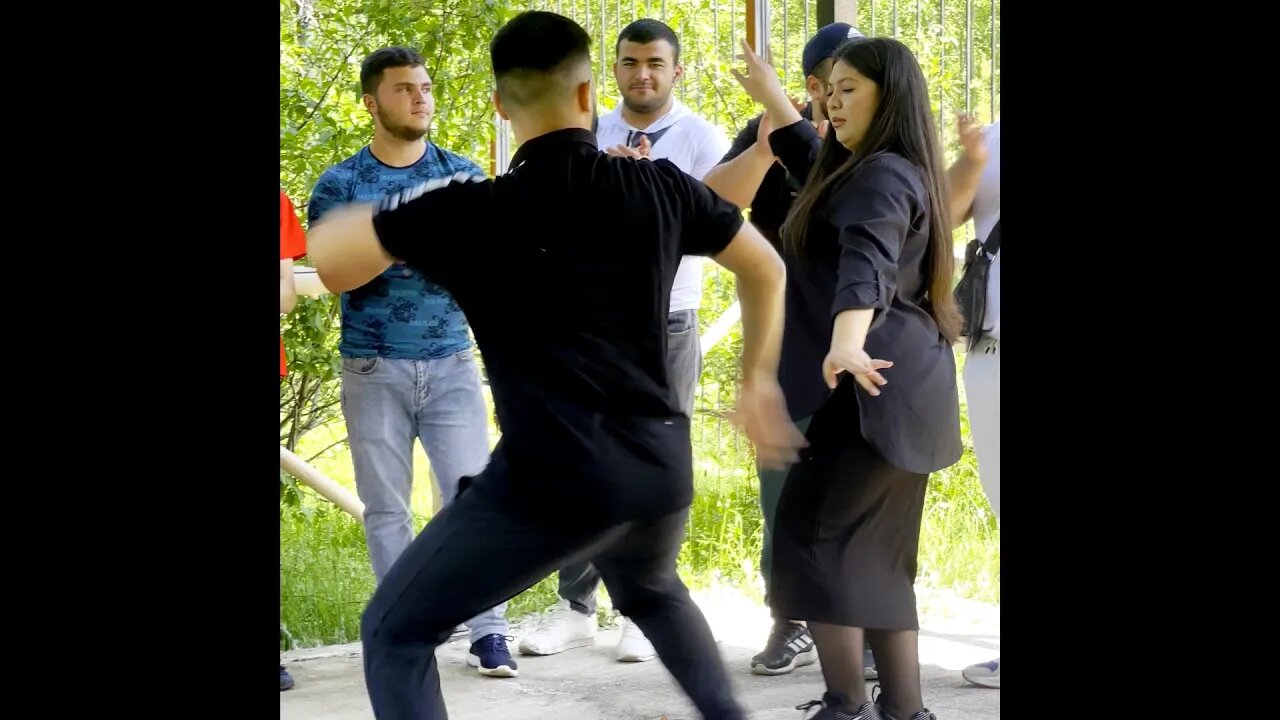 Чеченский Дечиг-пондар! Девушки из Казахстана танцуют с Парнями Лезгинка