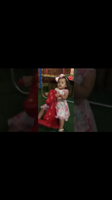 QUASE CAI DO CAVALINHO #bebe #infantil #viralizou #crianças #shorts