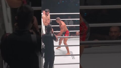 How do they keep getting back up 😱😱😱 #mma #boxing #muaythai #bjj #onechampionship #combatmatrix