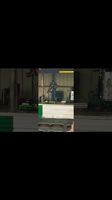 Dam I didn't know I like the guitar but this guy is nice