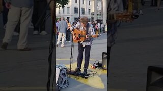 Andrew Duncan The singer from Scotland sings Every Teardrop is a waterfall #busker