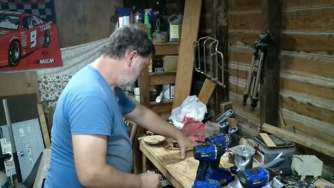 Battery operated salt and pepper holder