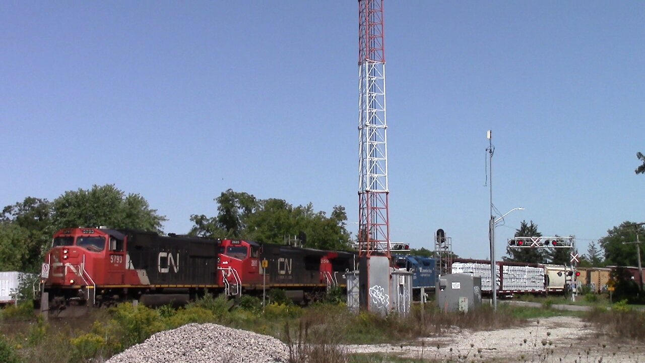 CN 5793, CN 2685, CN 2595 & GMTX 2279 Engines Manifest Train Westbound In Woodstock Ontario