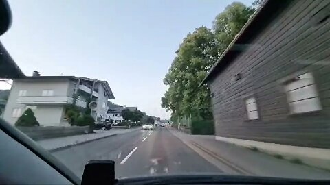 Highlight 2:30:41 – 2:35:42 von LIVE Driving Discovering Austria: An Unforgettable European Adventur