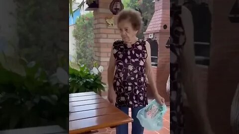 очень большая скорость на кассе в супермаркете (выдача)