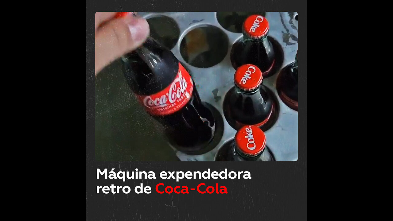 Máquina expendedora retro de Coca-Cola con un secreto