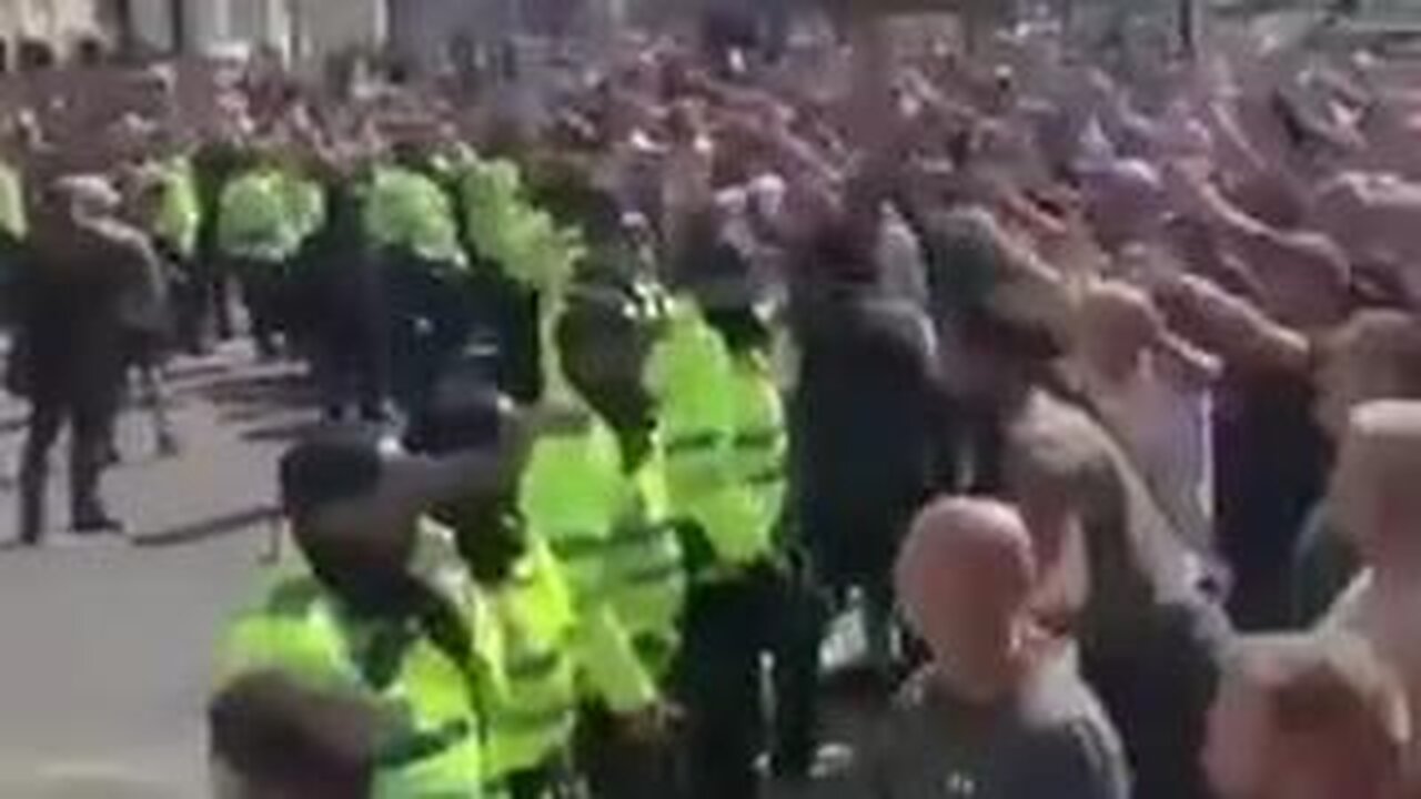 Brit Cops directing their Antifa mates psy-op Hate Riots Liverpool all staged