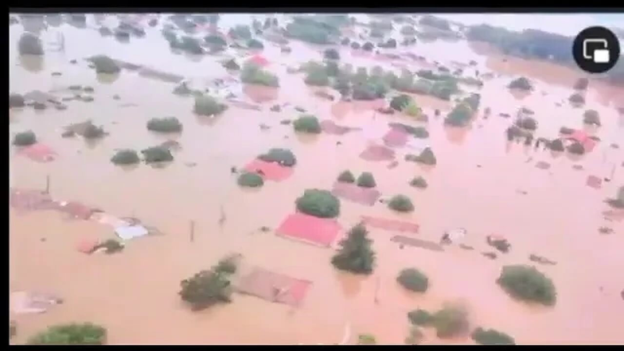 The world is Flooding pray for those In the storm