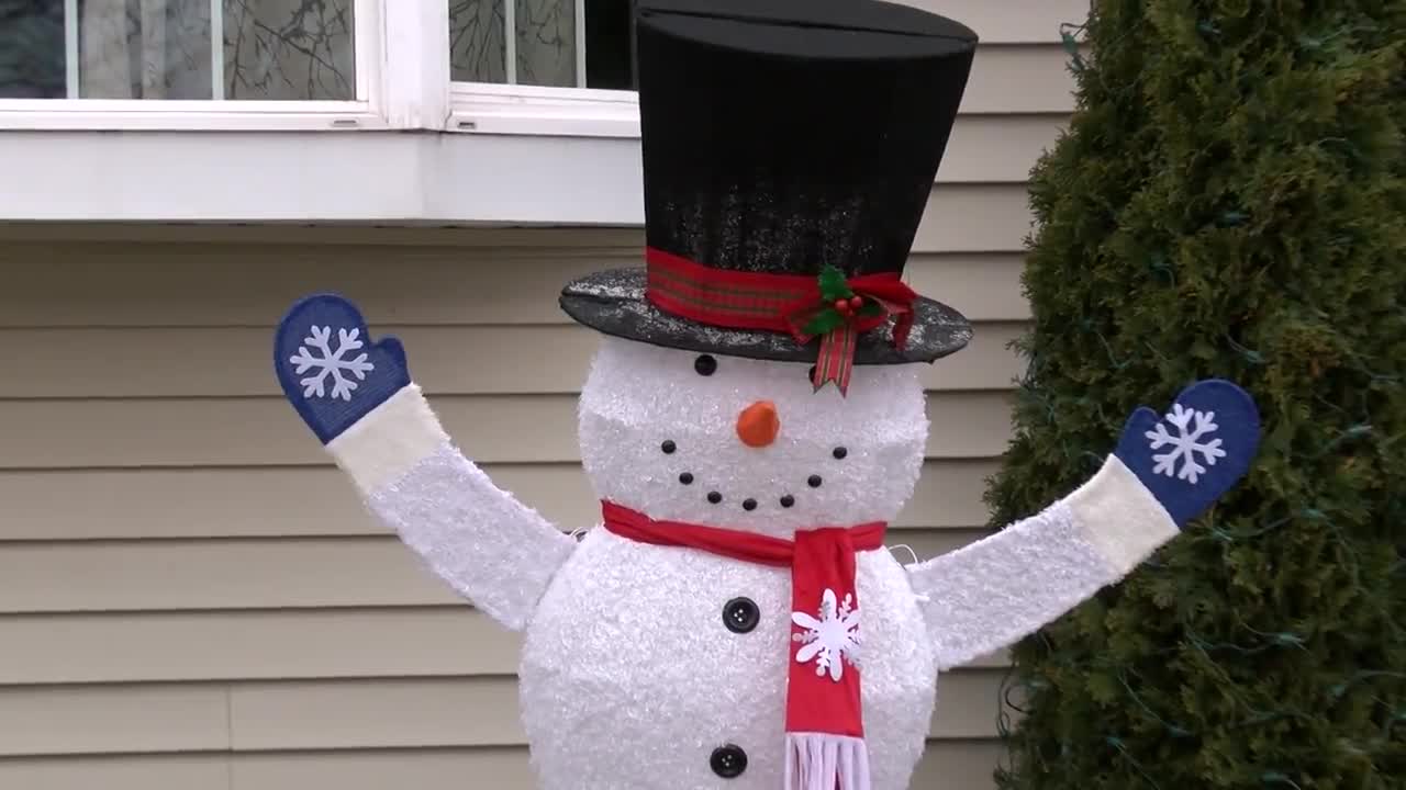 Community in South Milwaukee comes together to replace damaged snowman