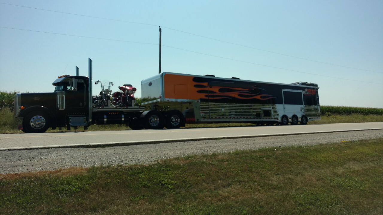 Sturgis Peterbilt Hauler Vid