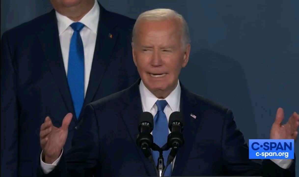 Brain Dead Biden Introduces Zelinski as Putin