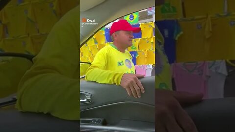 Vendedor de camisetas fala quem vende mais se Lula ou Bolsonaro