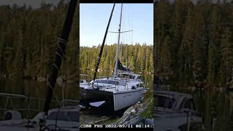 hauling Gemini catamaran befor Fiona S2