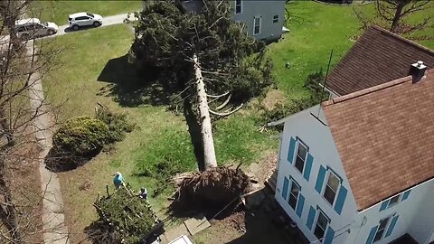 A confirmed tornado barrelled through northeast Ohio overnight