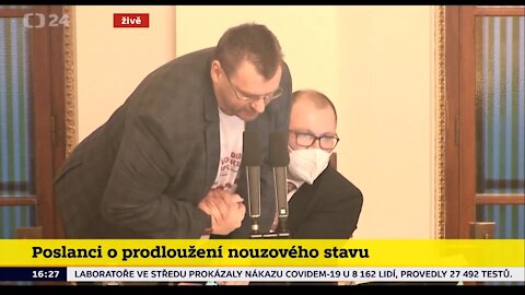 Poslanecká sněmovny zabránila Lubomíru Volnému v projevu kvůli tomu, že si nechtěl nechat nadávat!