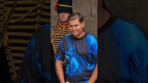 Pose for a tugh pic #horseguardsparade