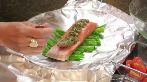 (S2E17) Pesto Salmon and Italian Veggies in Foil