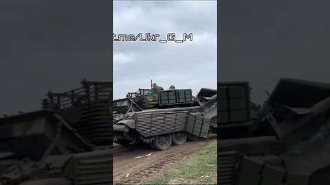 Ukrainian T-72 tank evacuatied after hitting a mine