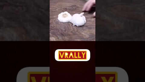 How to Peel Garlic in 10 seconds #short #youtubeshorts #viral