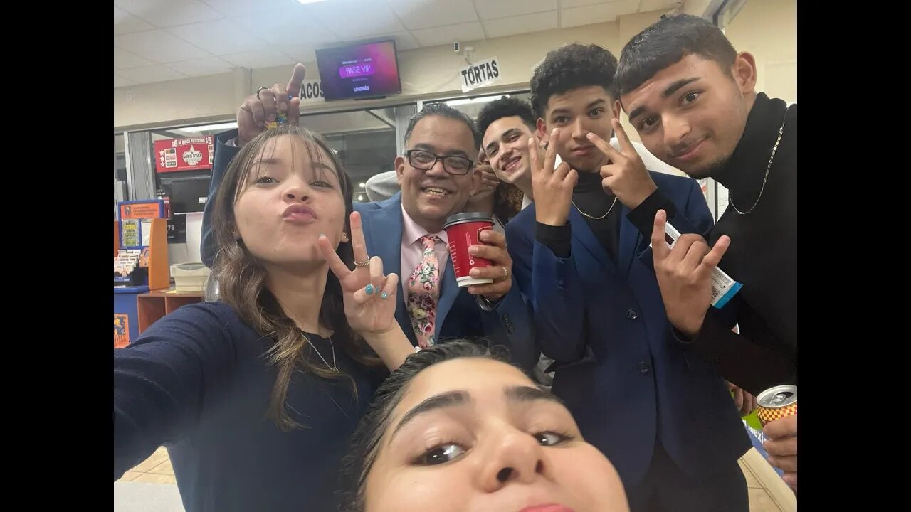 GRUPO DE JOVENES