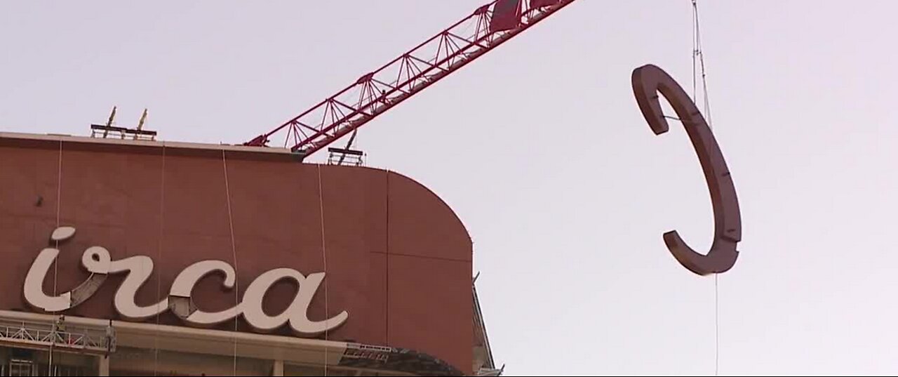 Circa Resort and Casino installs first exterior sign