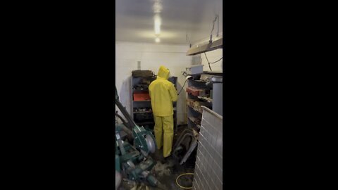 Fixing leaking pipe