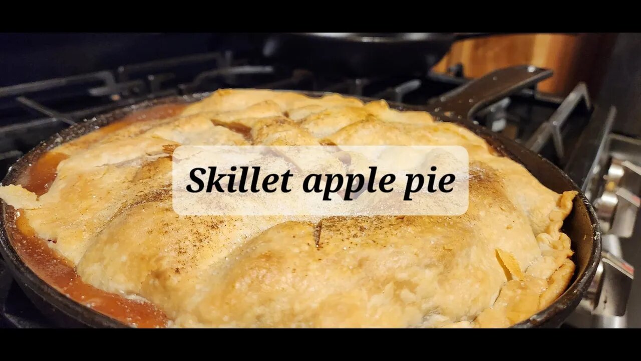 Skillet apple pie #castironcooking #applepie