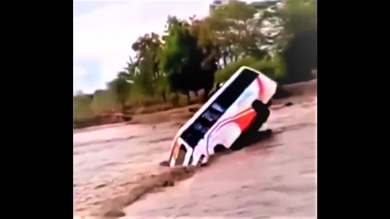 The 5 min Laugh - Bus vs. River Fails