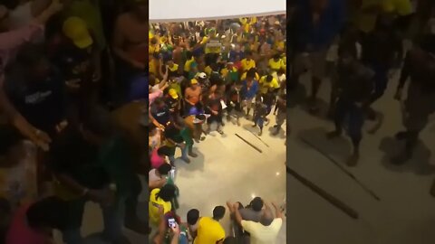Índios dando show de patriotismo