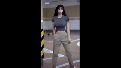 Chinese girl street style fashion #chinesefashion #shortsvideo