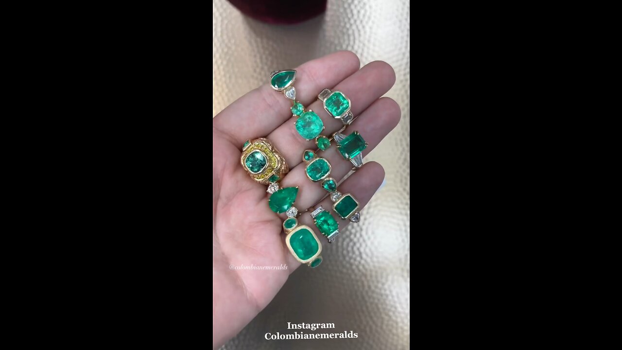 Best natural Colombian emerald engagement and anniversary gold rings for sale