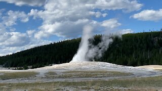 Old Faithful , Wyoming Stste.