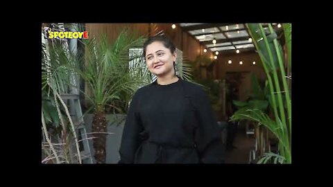 TV Actors Rashami Desai & Chahat Khanna snapped across in the city | SpotboyE