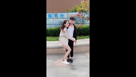 小姐姐單手可抱不動小伙子哦@劉婷@斌斌@春曉@門門#豪哥車模之家【豪哥車模之家】
