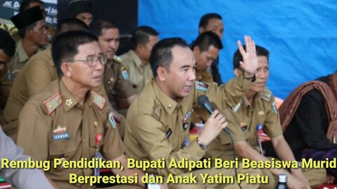 REMBUG PENDIDIKAN, BUPATI WAYKANAN RADEN ADIPATI SURYA, SERAHKAN BEASISWA SISWA BERPRESTASI