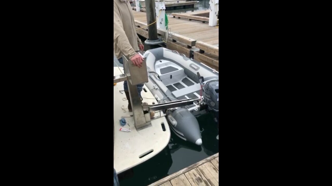 Hydraulic Raft Davit Setup.