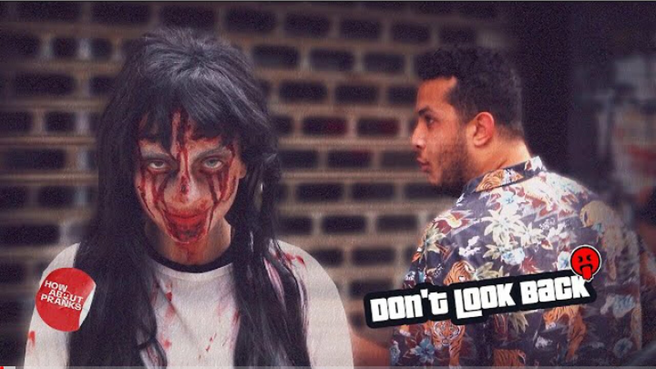 She's right behind you !! Public horror prank