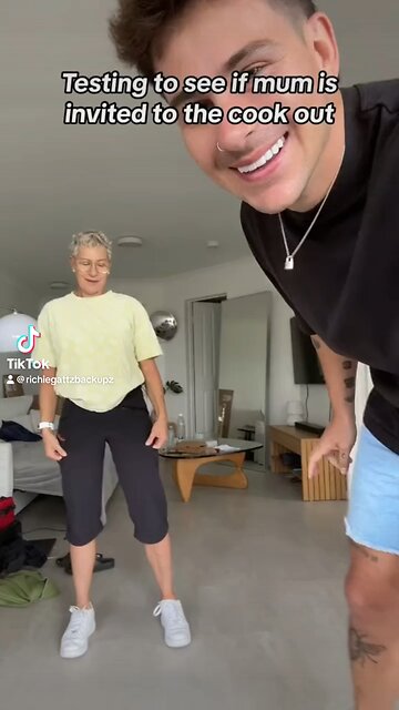 Who invited you?? 😂😂😂