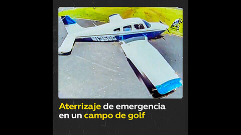 Avioneta realiza aterrizaje de emergencia en un campo de golf en EE.UU.