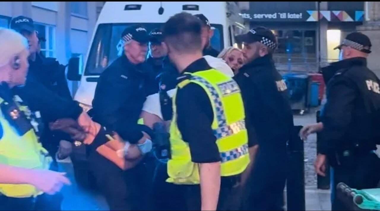 Girl Restrained & Dragged into Van Screaming 🤣