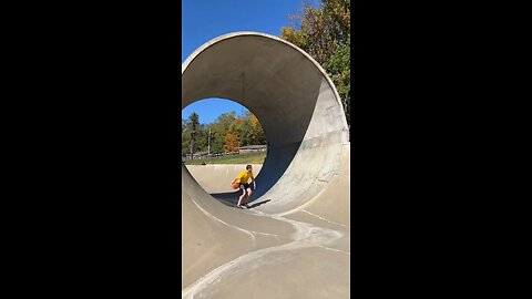 Man breaks his balls (WARNING)