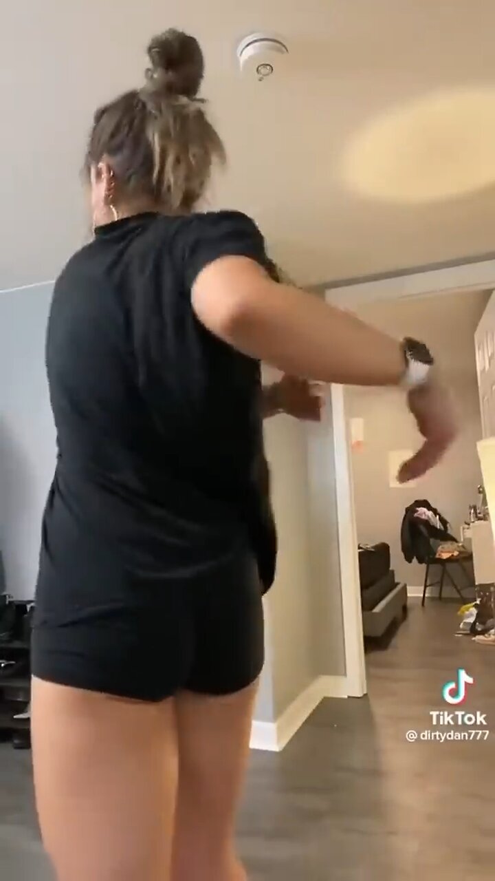 How To Properly Crack Ur Back!