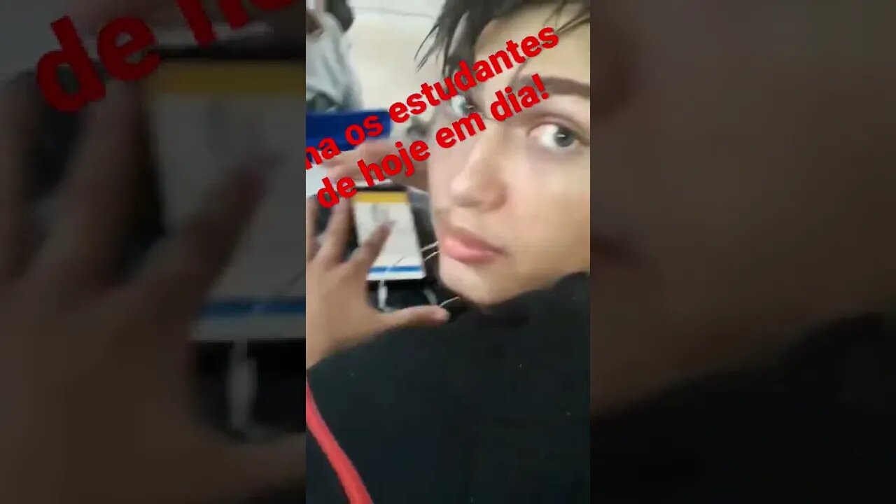 Escolas de hoje em dia!! #shorts