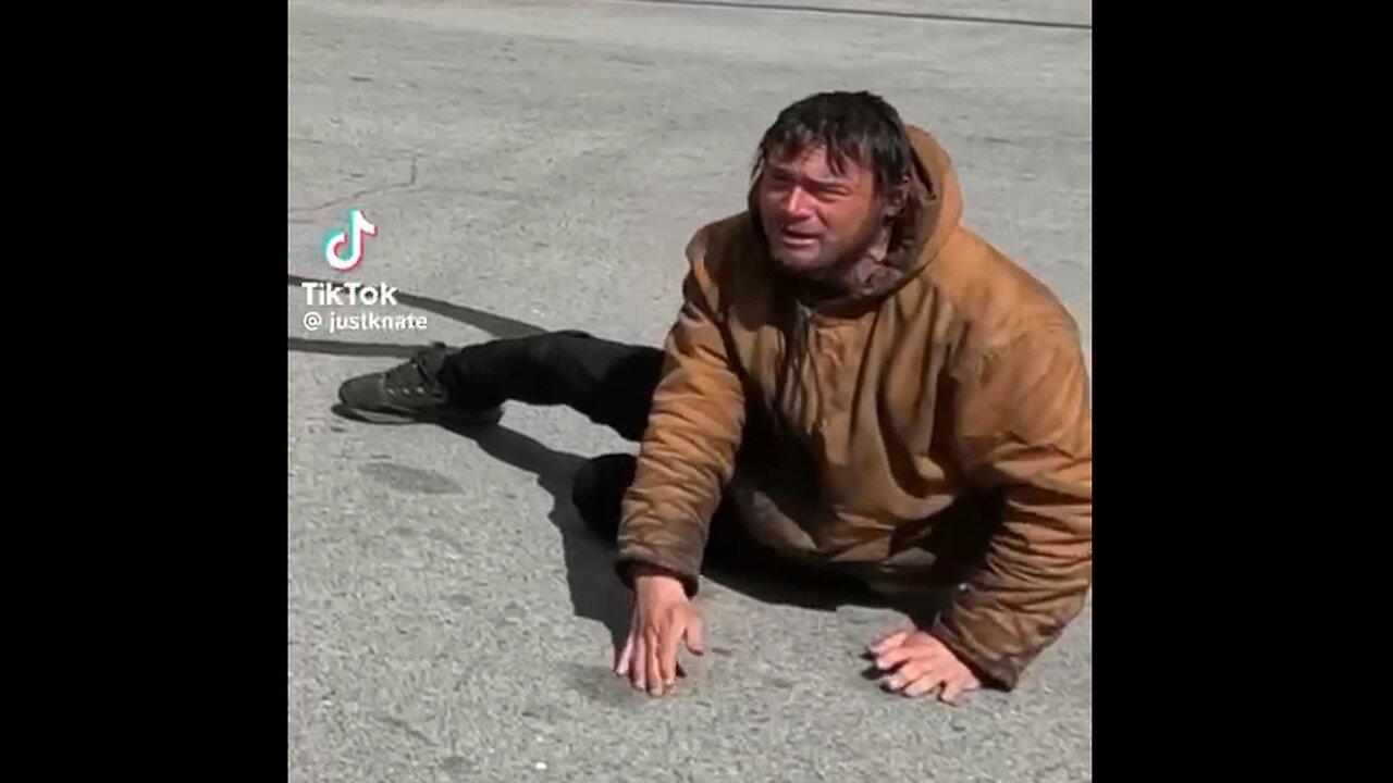 Good Samaratin Helps Homeless Man