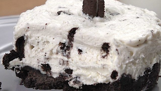 Easy, No Bake Oreo Cheesecake