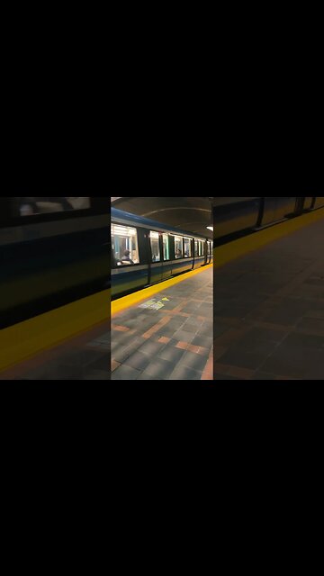 Jaw dropping metro arrival #montrealmetro #viralvideo #downtownmontreal