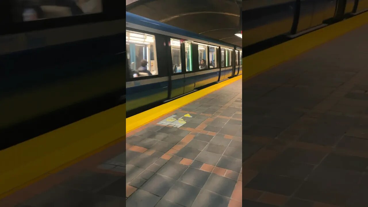 Jaw dropping metro arrival #montrealmetro #viralvideo #downtownmontreal