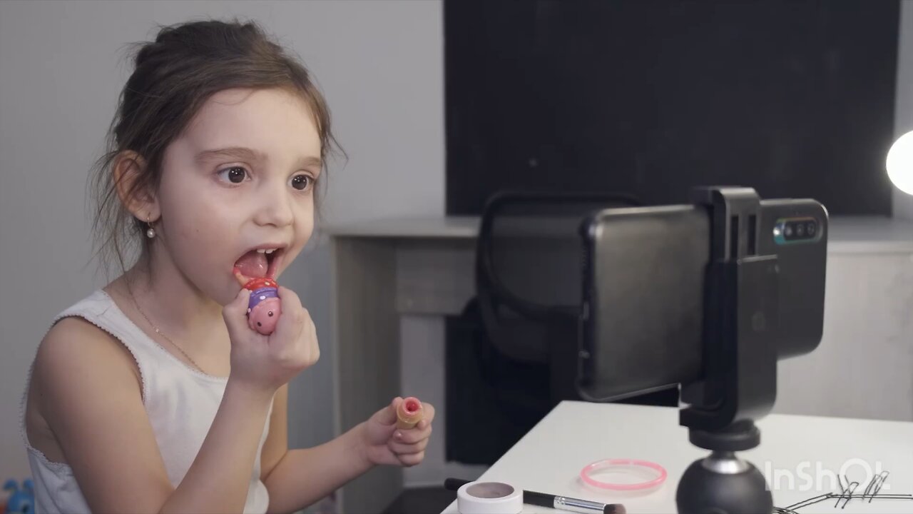 Funny lipstick by girl #funny-voiceover# funny vedio